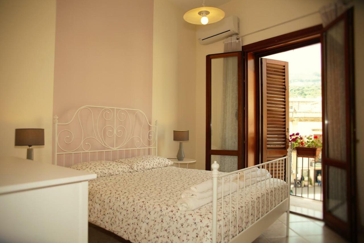 Bnb Donnalaura Carini Εξωτερικό φωτογραφία