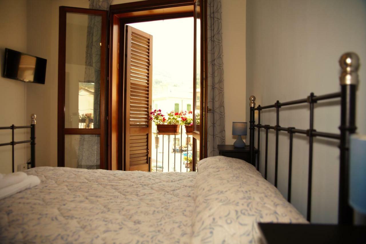 Bnb Donnalaura Carini Εξωτερικό φωτογραφία