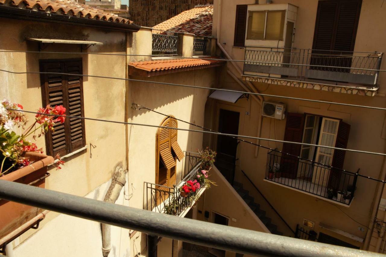 Bnb Donnalaura Carini Εξωτερικό φωτογραφία